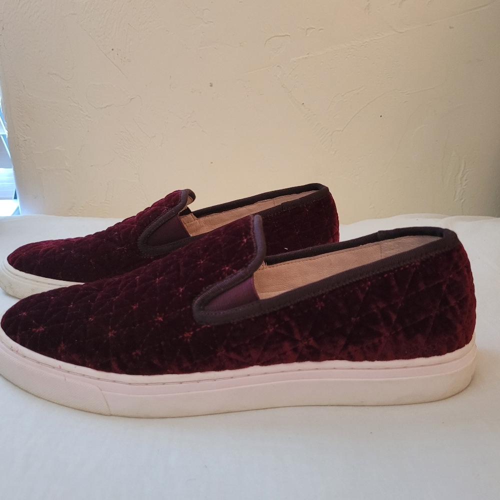 Vince Camuto Billena Quilted Red Velvet Sneakers Womens Size 8 Slip On Shoes
